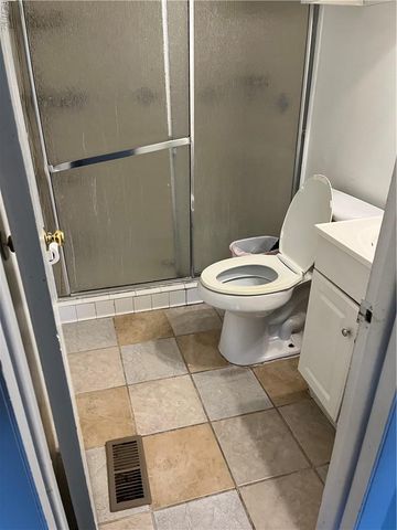 6 Gwynn CIR, Newport News, VA 23602