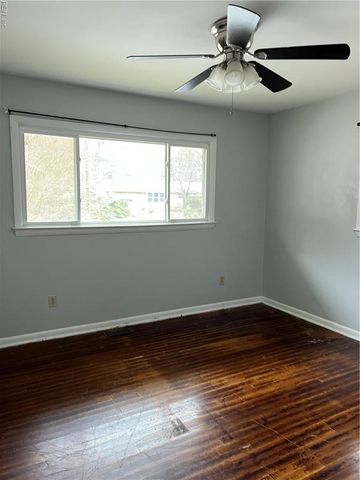 6 Gwynn CIR, Newport News, VA 23602