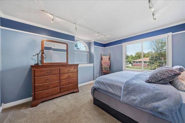 4000 Lancaster Drive, Valparaiso, IN 46383