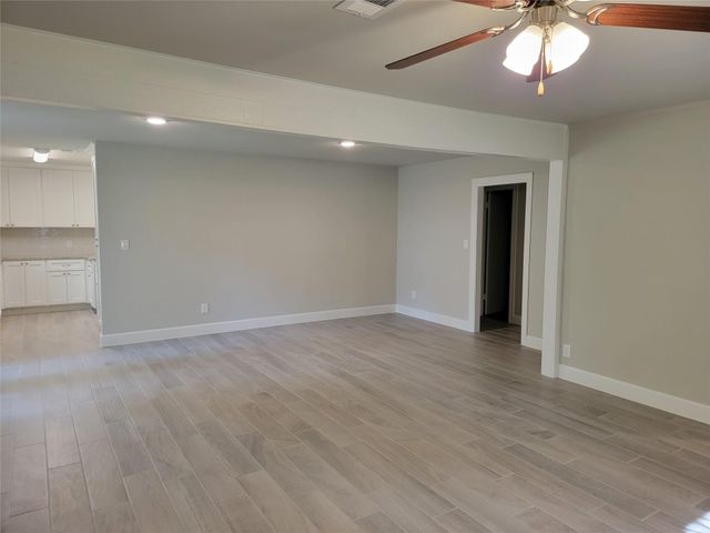 1211 Crestmont Street, Wharton, TX 77488