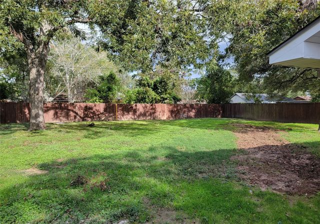 1211 Crestmont Street, Wharton, TX 77488