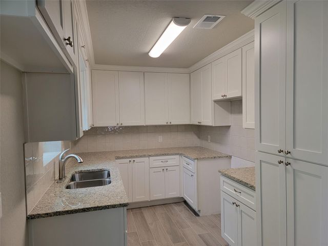 1211 Crestmont Street, Wharton, TX 77488