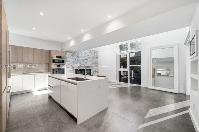 455 NE 39th St 202, Miami, FL 33137