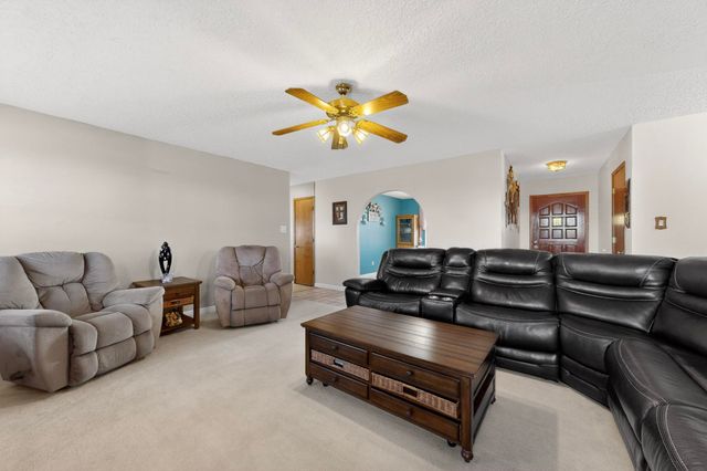 204 Wyoming Autumn Road NE, Rio Rancho, NM 87124