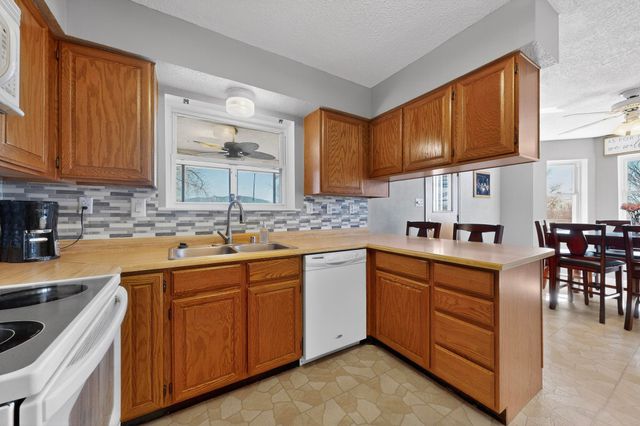 204 Wyoming Autumn Road NE, Rio Rancho, NM 87124