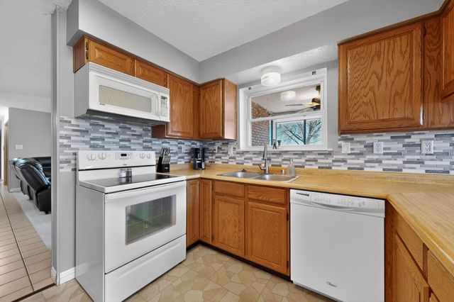 204 Wyoming Autumn Road NE, Rio Rancho, NM 87124