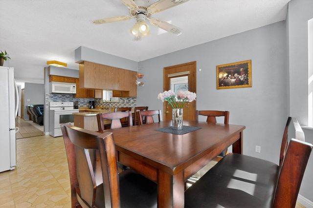 204 Wyoming Autumn Road NE, Rio Rancho, NM 87124