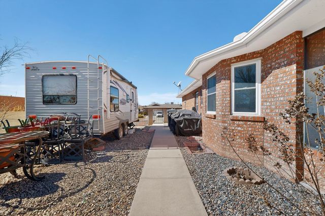 204 Wyoming Autumn Road NE, Rio Rancho, NM 87124