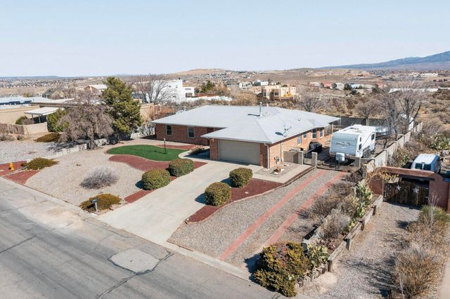 204 Wyoming Autumn Road NE, Rio Rancho, NM 87124