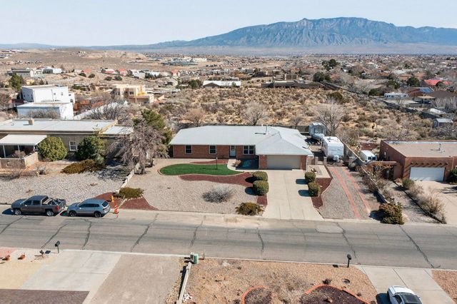 204 Wyoming Autumn Road NE, Rio Rancho, NM 87124