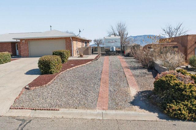 204 Wyoming Autumn Road NE, Rio Rancho, NM 87124