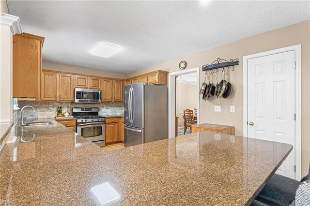 1125 Birch Hill Drive, Kernersville, NC 27284