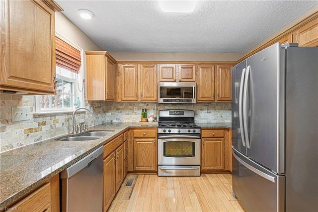 1125 Birch Hill Drive, Kernersville, NC 27284