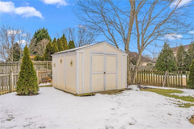 1125 Birch Hill Drive, Kernersville, NC 27284