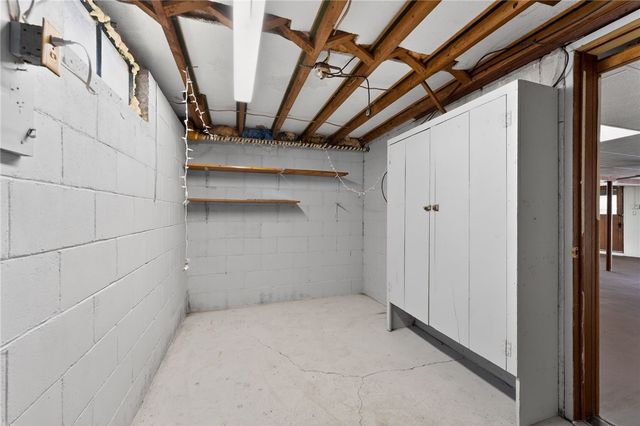 422 Buckeye St, Hempfield Twp, PA 15601