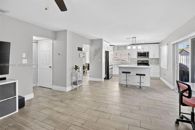 1245 NW 125th Ter, Sunrise, FL 33323