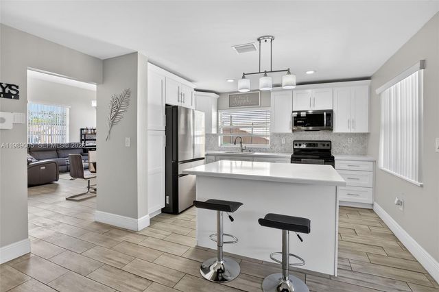 1245 NW 125th Ter, Sunrise, FL 33323