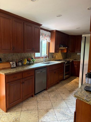 17705 2nd Avenue N, Plymouth, MN 55447