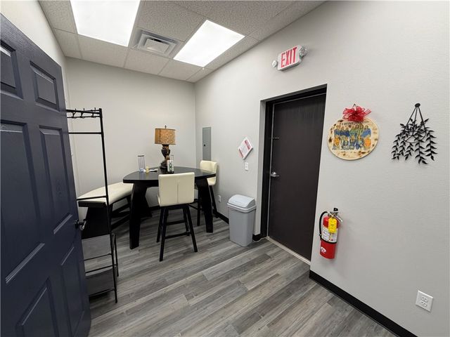 2502 SW 14th Street Suite 8, Bentonville, AR 72712
