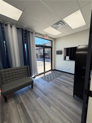 2502 SW 14th Street Suite 8, Bentonville, AR 72712