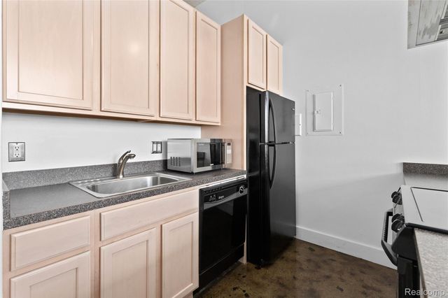 6533 E Jefferson Avenue 604RT, Detroit, MI 48207