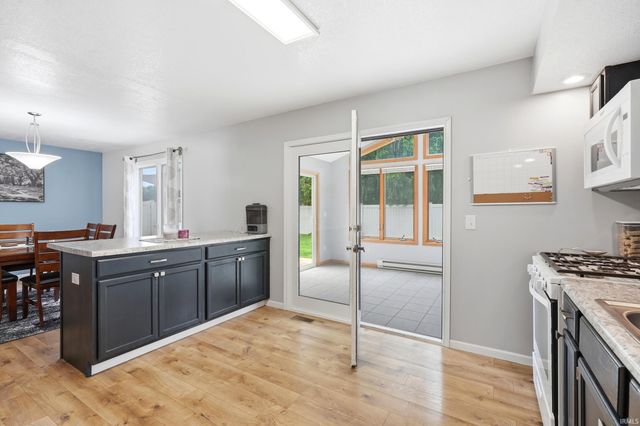 1919 Mill Stream Drive, Huntertown, IN 46748