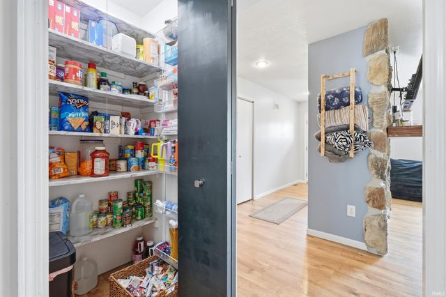 1919 Mill Stream Drive, Huntertown, IN 46748