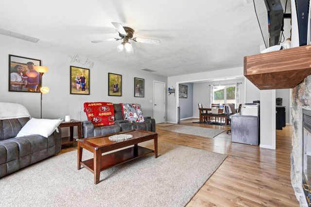 1919 Mill Stream Drive, Huntertown, IN 46748