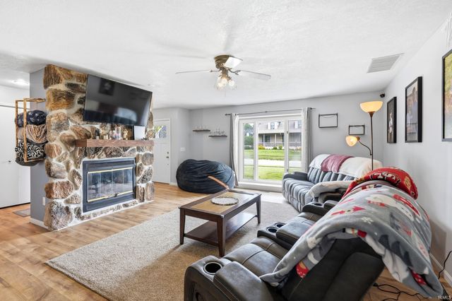 1919 Mill Stream Drive, Huntertown, IN 46748