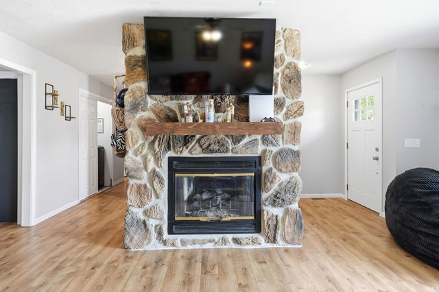 1919 Mill Stream Drive, Huntertown, IN 46748