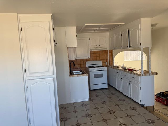 85 Paloma Avenue, Salinas, CA 93905