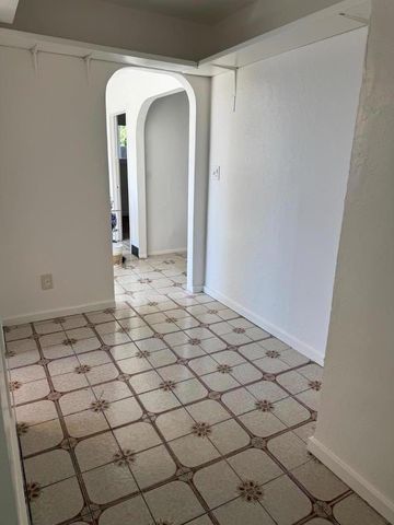 85 Paloma Avenue, Salinas, CA 93905