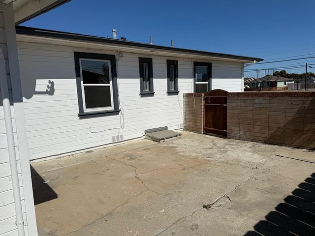 85 Paloma Avenue, Salinas, CA 93905