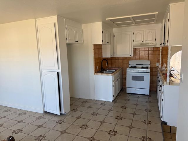 85 Paloma Avenue, Salinas, CA 93905