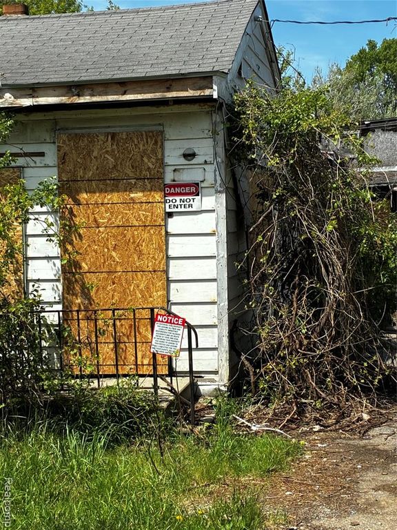 1422 Knickerbocker Avenue, Flint, MI 48505