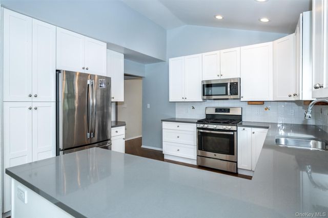 7 Brookridge Road, New Rochelle, NY 10804
