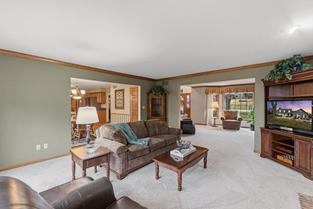 1925 Field Cliffe DRIVE, Richfield, WI 53076