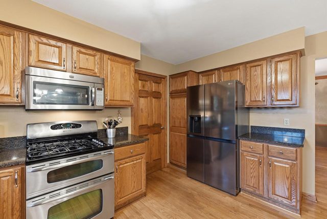 1925 Field Cliffe DRIVE, Richfield, WI 53076