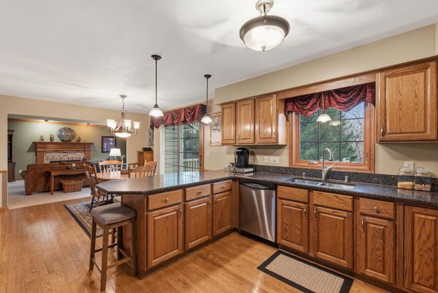 1925 Field Cliffe DRIVE, Richfield, WI 53076