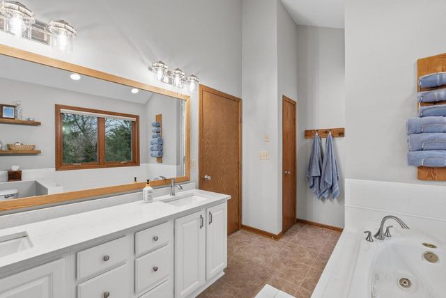 1925 Field Cliffe DRIVE, Richfield, WI 53076