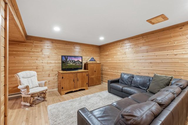 1925 Field Cliffe DRIVE, Richfield, WI 53076