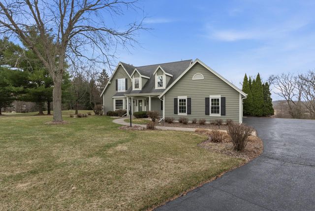 1925 Field Cliffe DRIVE, Richfield, WI 53076