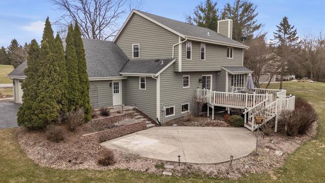 1925 Field Cliffe DRIVE, Richfield, WI 53076