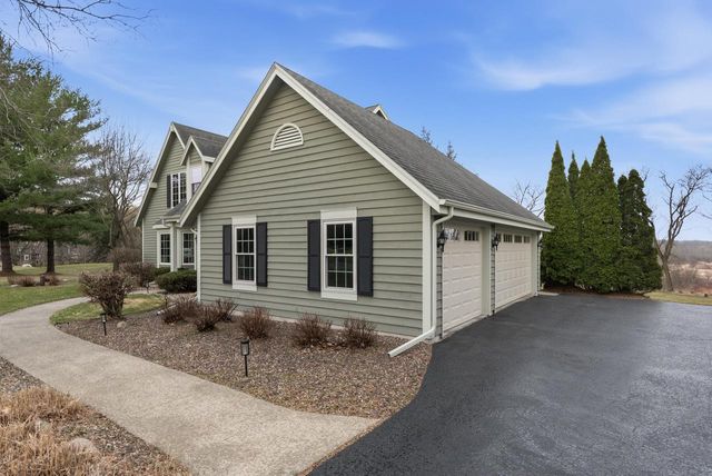 1925 Field Cliffe DRIVE, Richfield, WI 53076