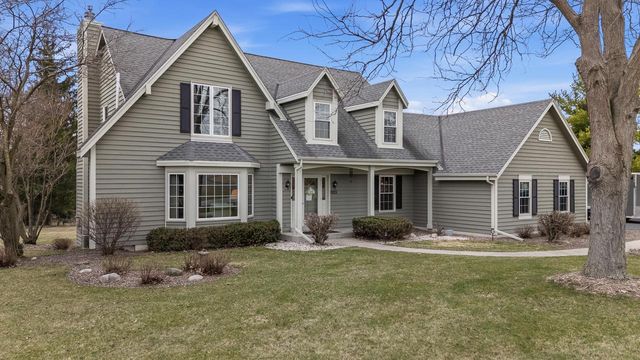 1925 Field Cliffe DRIVE, Richfield, WI 53076