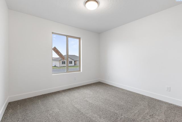 6254 W 28th Ave, Kennewick, WA 99338