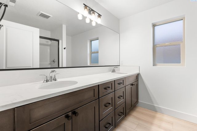 6254 W 28th Ave, Kennewick, WA 99338