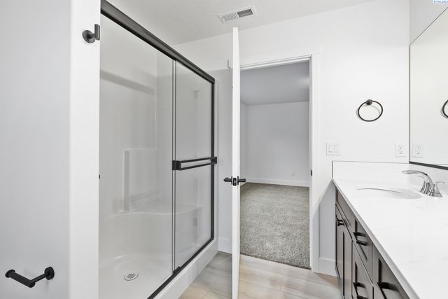 6254 W 28th Ave, Kennewick, WA 99338