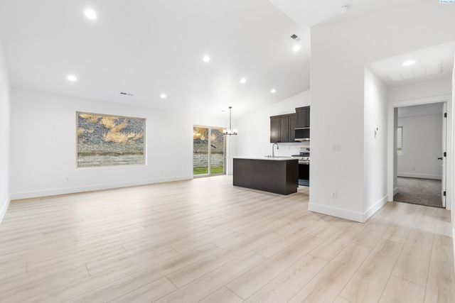 6254 W 28th Ave, Kennewick, WA 99338