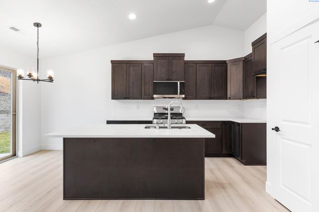 6254 W 28th Ave, Kennewick, WA 99338